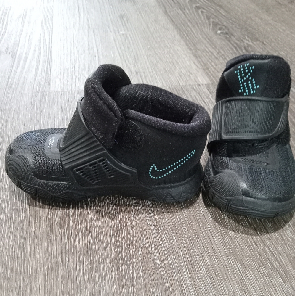 😍Kids Nike Kyrie 6 Unisex Nike sneakers😍 - Picture 5 of 7